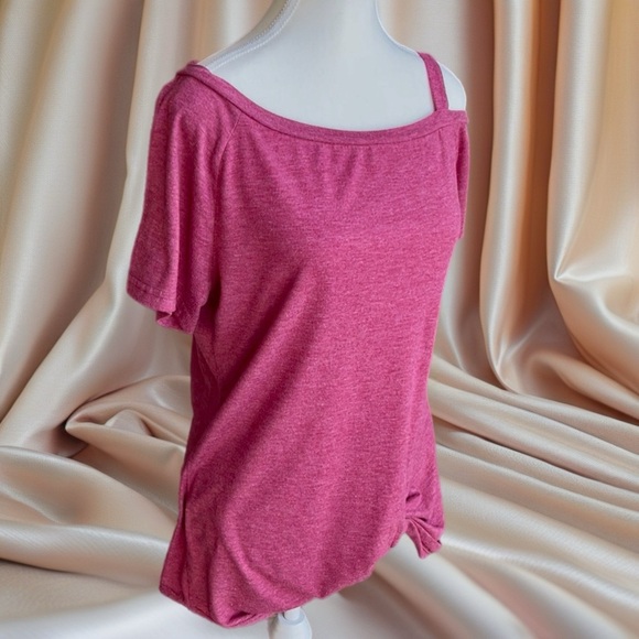 Casual Pink Off-Shoulder Tee - Picture 4 of 10